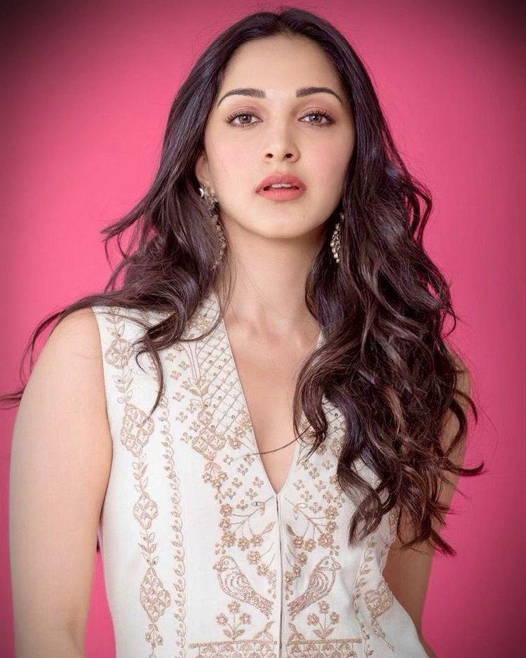 Kiara Advani Latest Hot Photoshoot - thecinesizzlers.com-Latest News