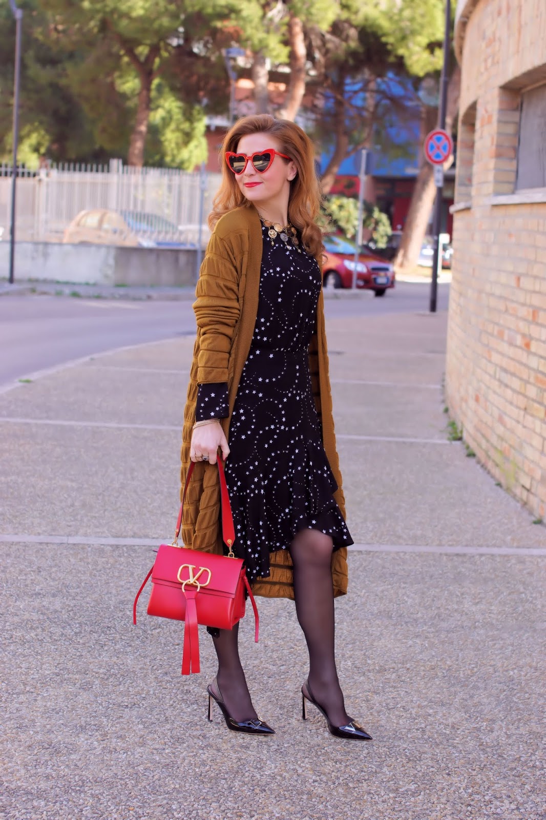 Valentine's day look: Valentino VRING bag in red