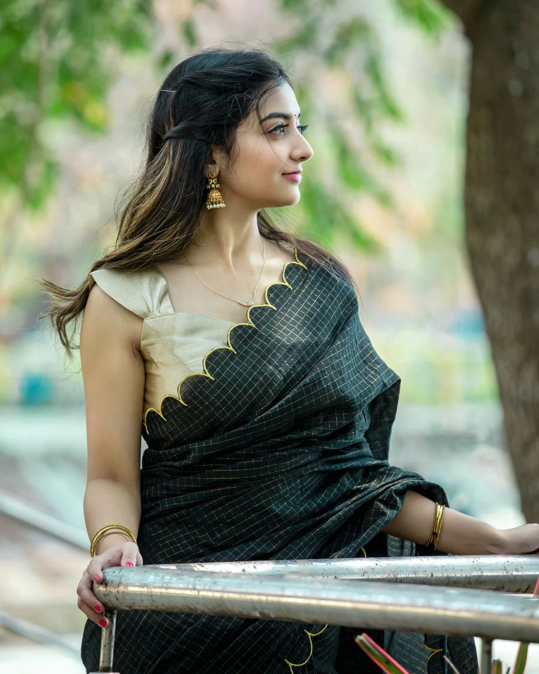 Athmika Sumithran In Cotton Etched Saree Photos Athmika-Sumithran-saree-24