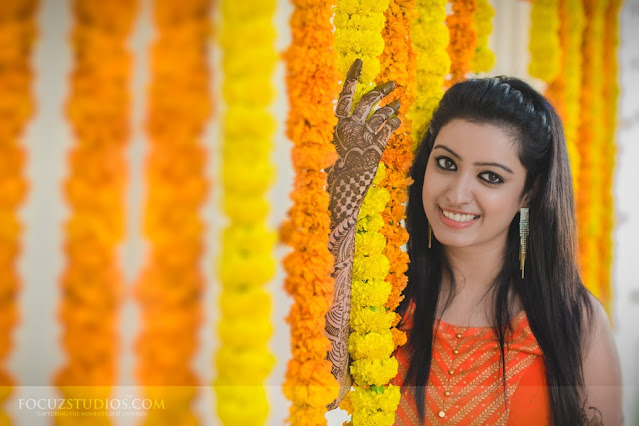 Tamil TV Actress Nisha Krishnan Wedding Photos In Yellow Saree 3