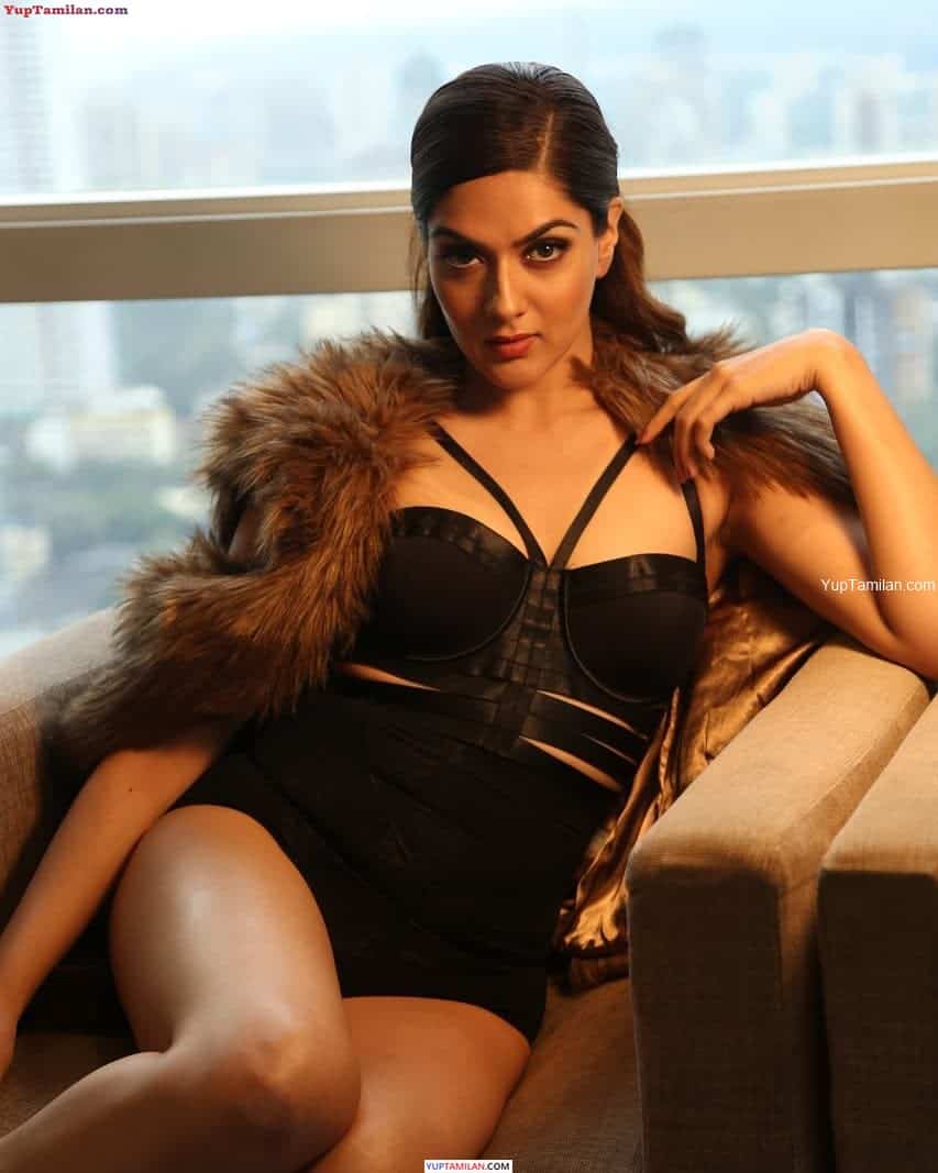 Sakshi Chaudhary Sex Vifros - Sakshi Choudary Hot Bikini Photos & Navel Show Will Make You Fall In Love