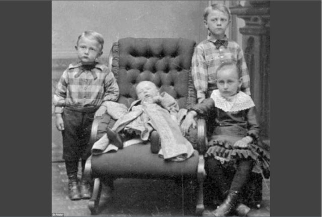 Kumpulan Foto-Foto Keluarga Paling Menyeramkan Jaman Dulu Kumpulan Foto-Foto Keluarga Paling Menyeramkan Jaman Dulu