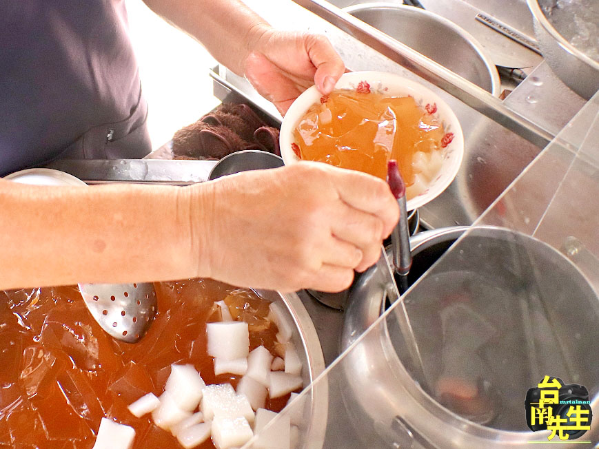 台南愛玉冰/70多年無名小攤/每日限量只賣4小時/天然手洗愛玉/傳統古早味在地人的回憶