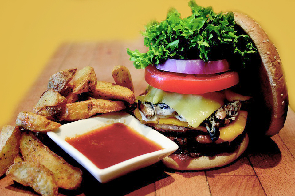 7 Different Ways To Eat a Burger