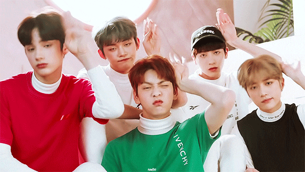 TXT-%2528%25ED%2588%25AC%25EB%25AA%25A8%