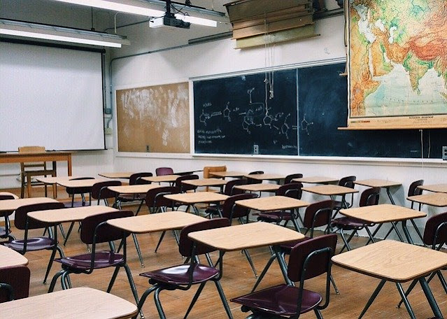 मी जर शिक्षणमंत्री (minister of education) झालो तर, आजच्या शिक्षणपध्दतीत काय बदल करील?