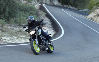 2016 Yamaha MT-09 Review, Smoother Operator !