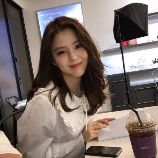 Semakin Populer, Foto-foto dari Han Sohee yang Pancarkan Aura “Girlfriend Material” Jadi Sorotan 10 KUOBJ