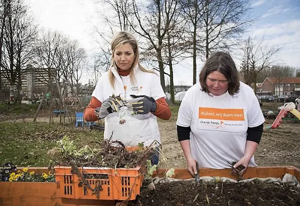 National Volunteer day, King Willem-Alexander and Queen Maxima volunteering for NL Doet in the neighborhood garden in Breda