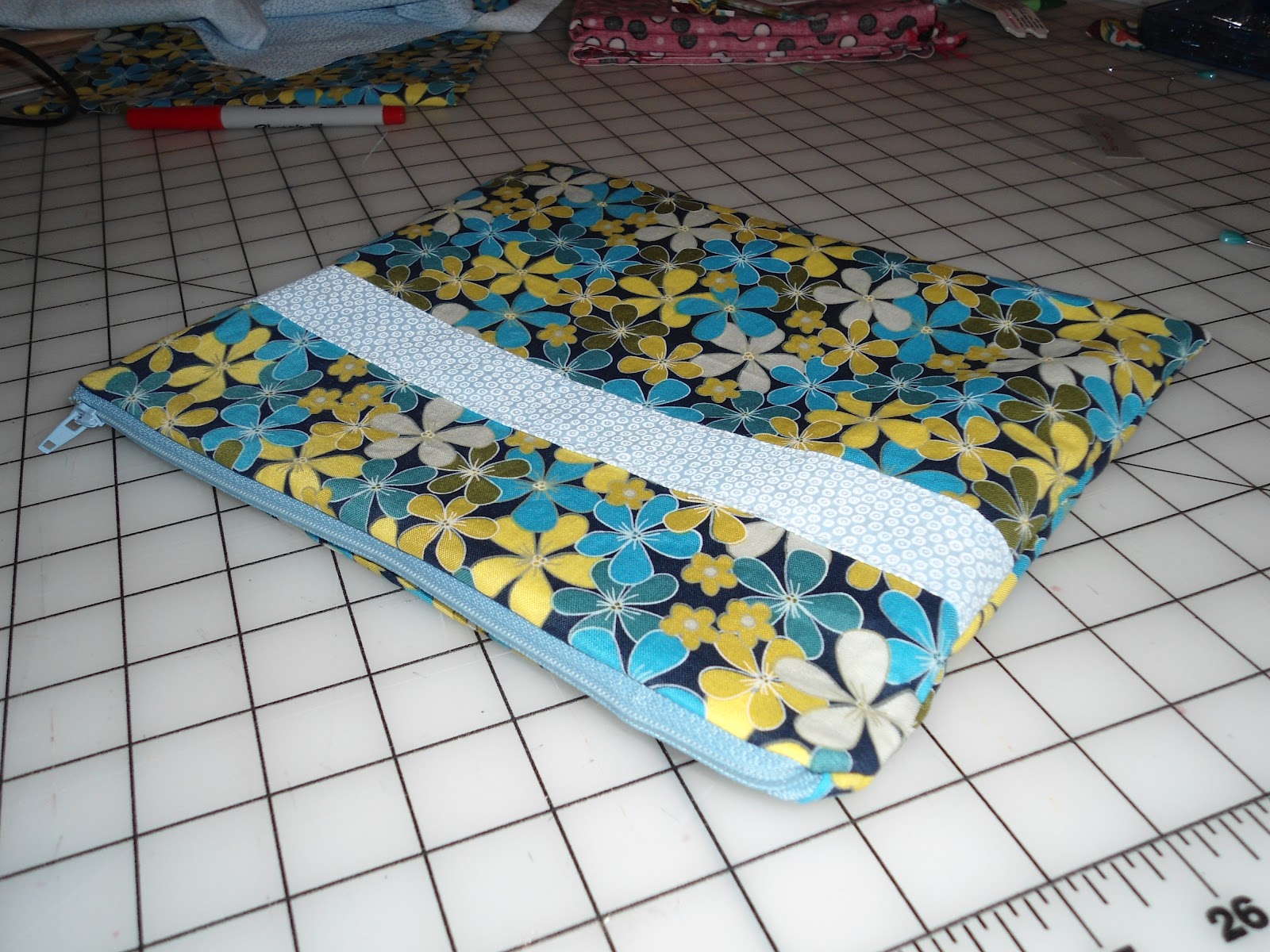 Sew Purty: Zip Pouch tutorial