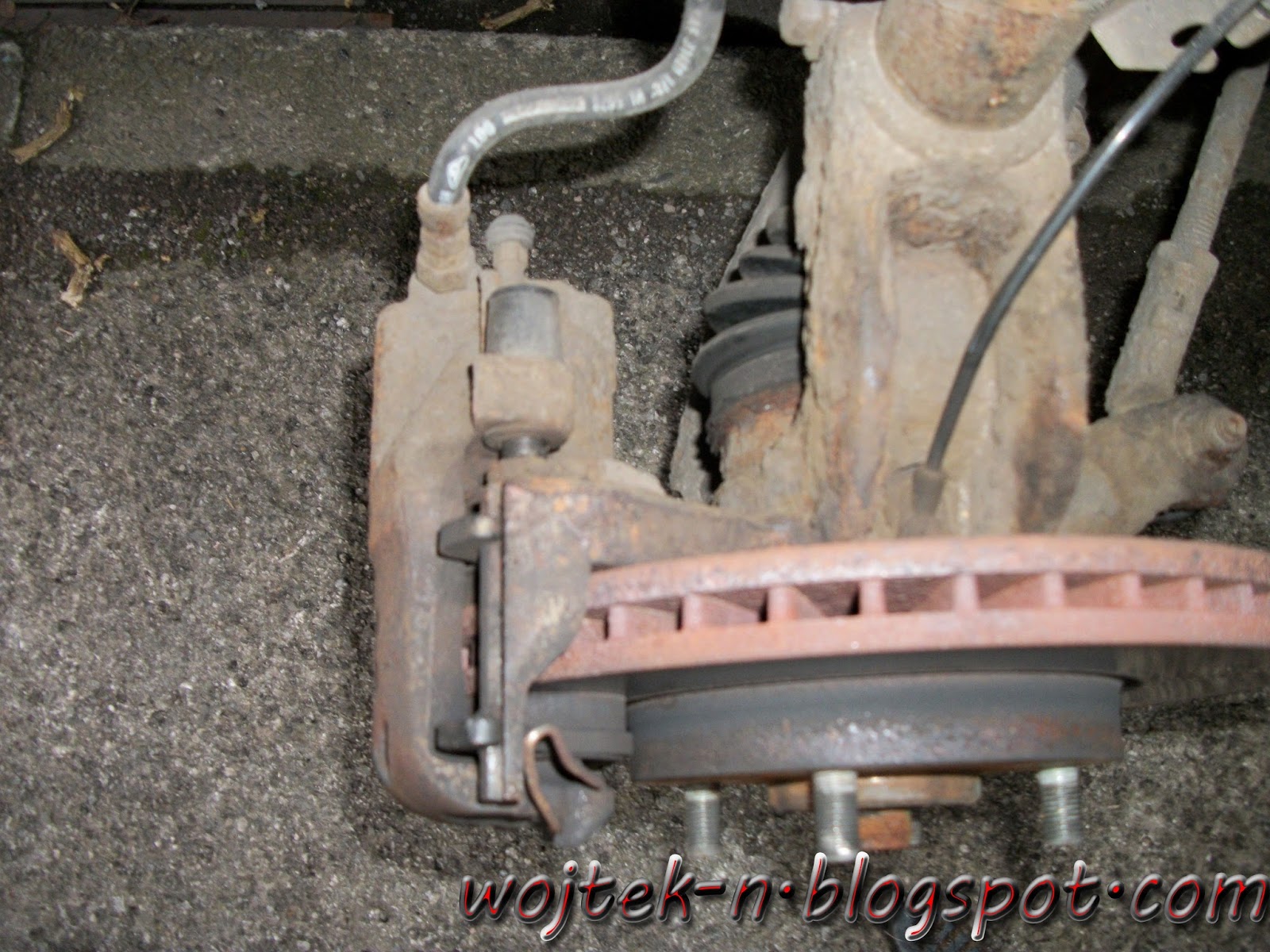 wojtekn Ford Focus MK1 front brake caliper repair, seized caliper