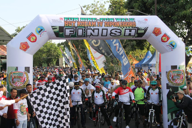 Ratusan Pesepeda dari Sragen Banjiri Solo