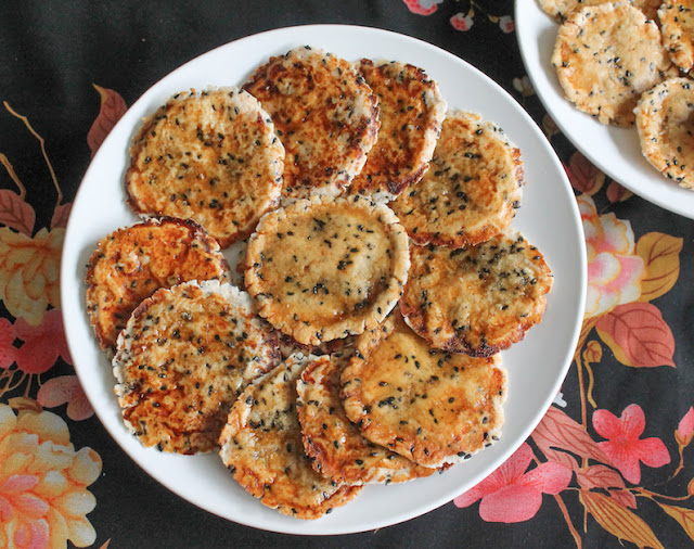 Food Lust People Love: Light and crispy, these homemade senbei rice crackers with sesame seeds are so crunchy and tasty that it’s hard to eat just one! Fortunately this recipe makes two dozen.