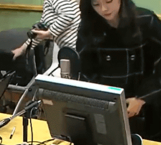 뒷정리 전문 아이돌 아이린.GIF