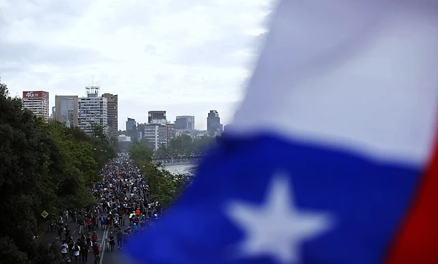  Chile aprueban proyecto de ley que reduce a la mitad sueldos de parlamentarios