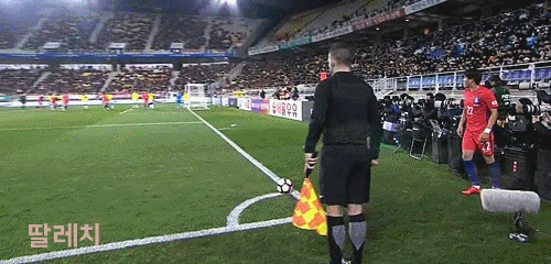 재성이 머리에 닿지 않는 공.gif | 인스티즈