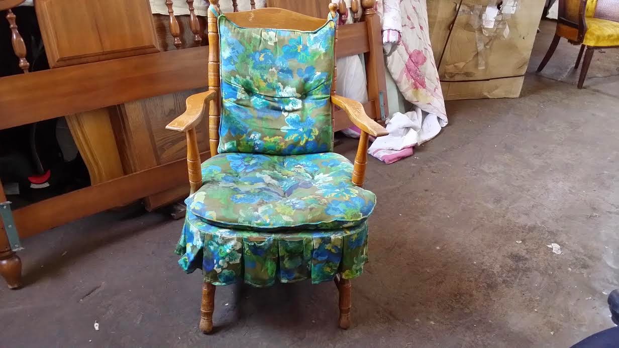 Petite Primitive Antique Rocking Chair (Oklahoma City Garage Sale Primitive - Antique rocking chair/platform rocker (OKC -Craigslist.Blogspot.com) - Petite Primitive Antique Rocking Chair (Oklahoma City Garage Sale
