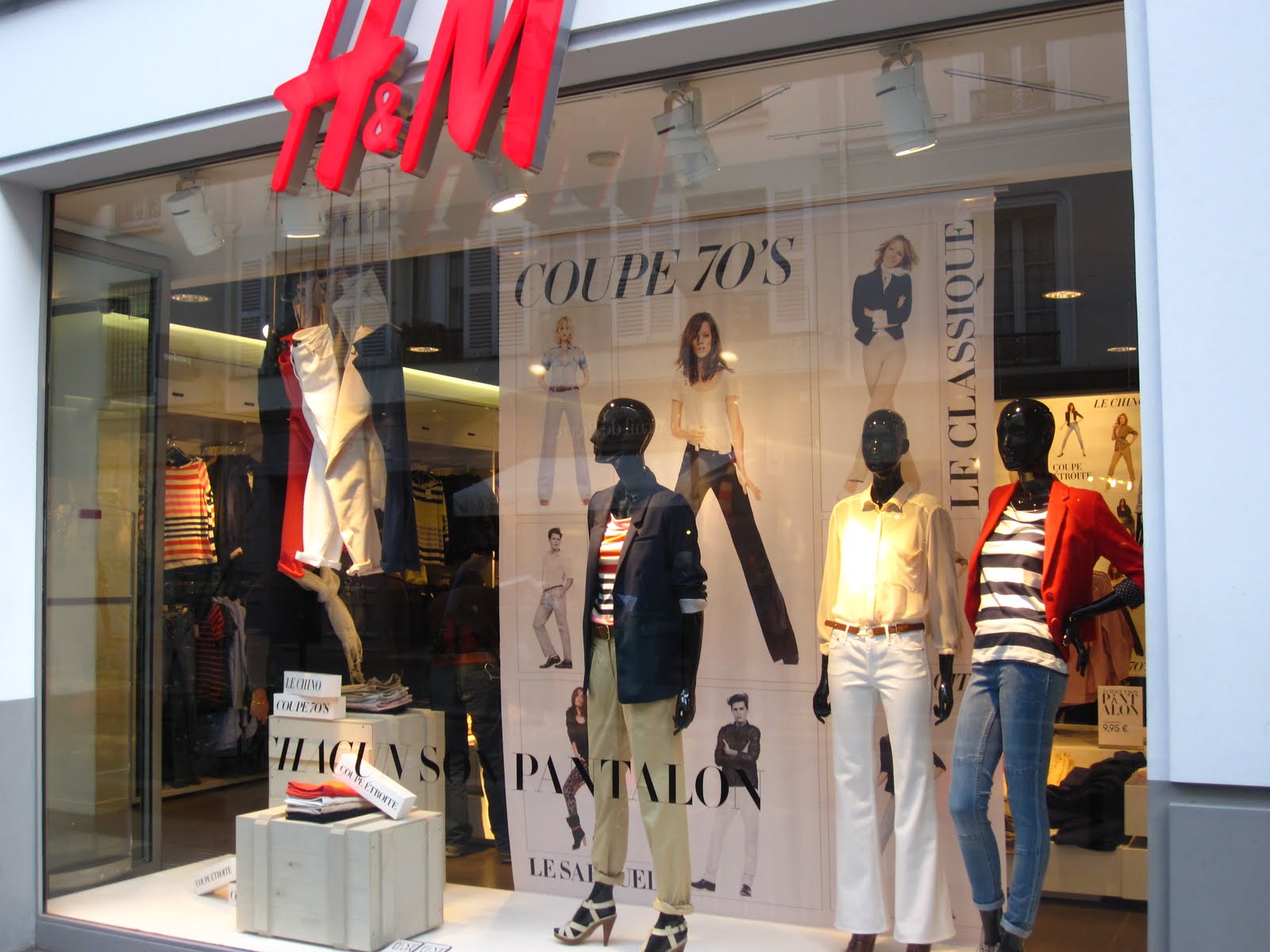 Glass display case picture