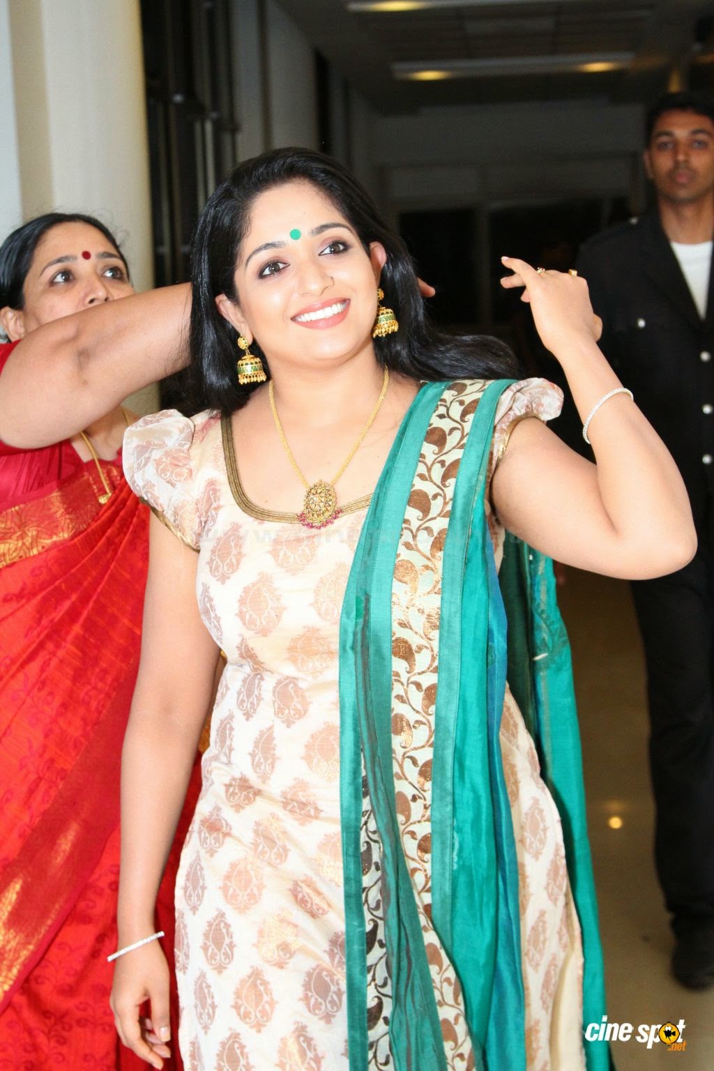 Beautiful Indian Actresses Gallery Kavya Madhavan Cute Sexy Pictures