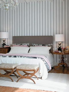 11 Ideias para Decorar Quarto de Casal com Parede às Riscas