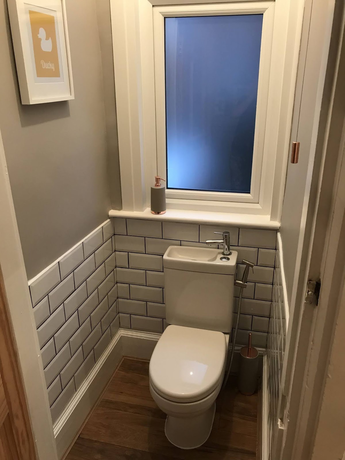 30 belles idées de conception de petites toilettes pour un petit espace