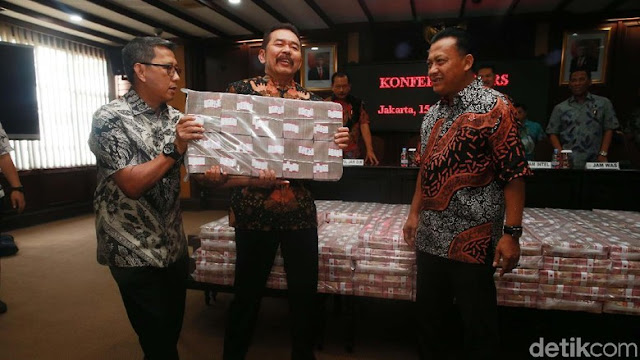 Takut Ruangan Banjir Duit, Uang Korupsi Kokos yang Dipamerkan Cuma Rp100 M Takut Ruangan Banjir Duit, Uang Korupsi Kokos yang Dipamerkan Cuma Rp100 M