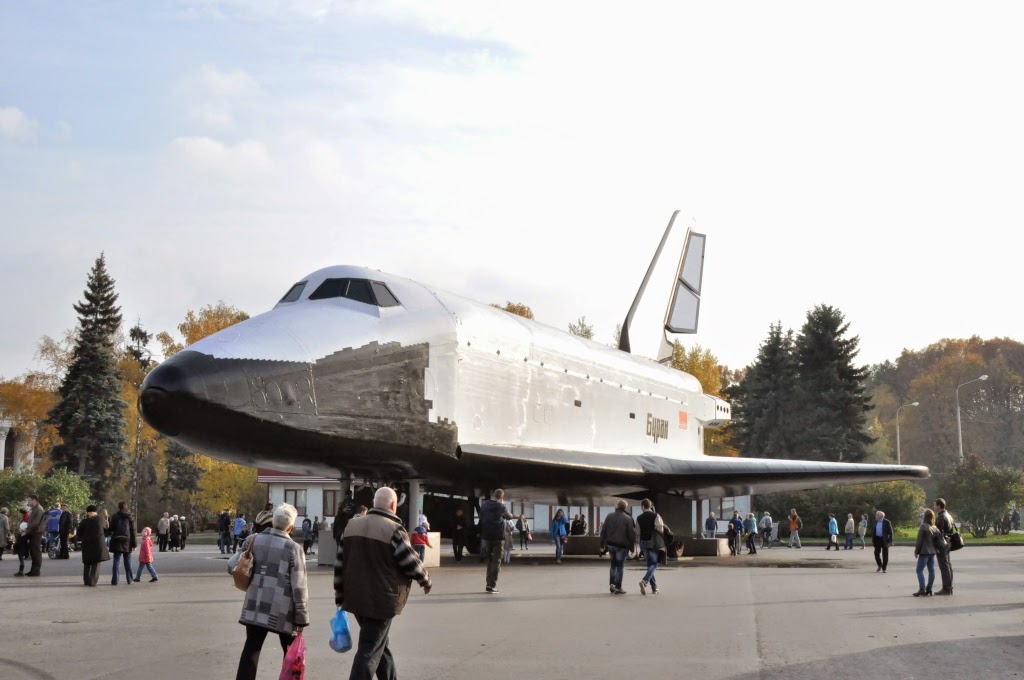 Павильон буран. Космический корабль буран. Павильон буран. Шаттл буран вднх. Шаттл буран вднх.