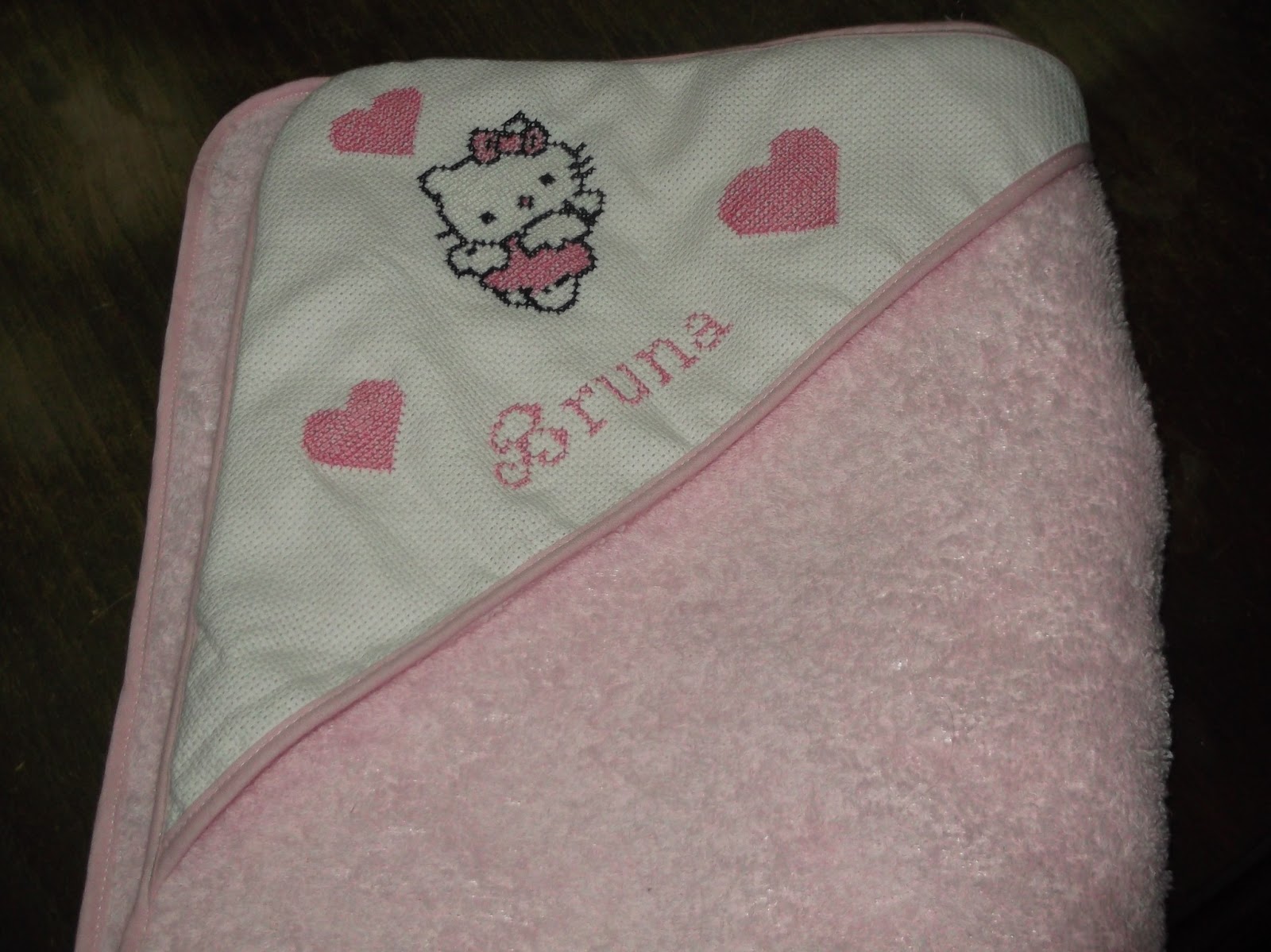 A minha arte: ponto cruz e crochê: Toalha de banho com hello kitty em