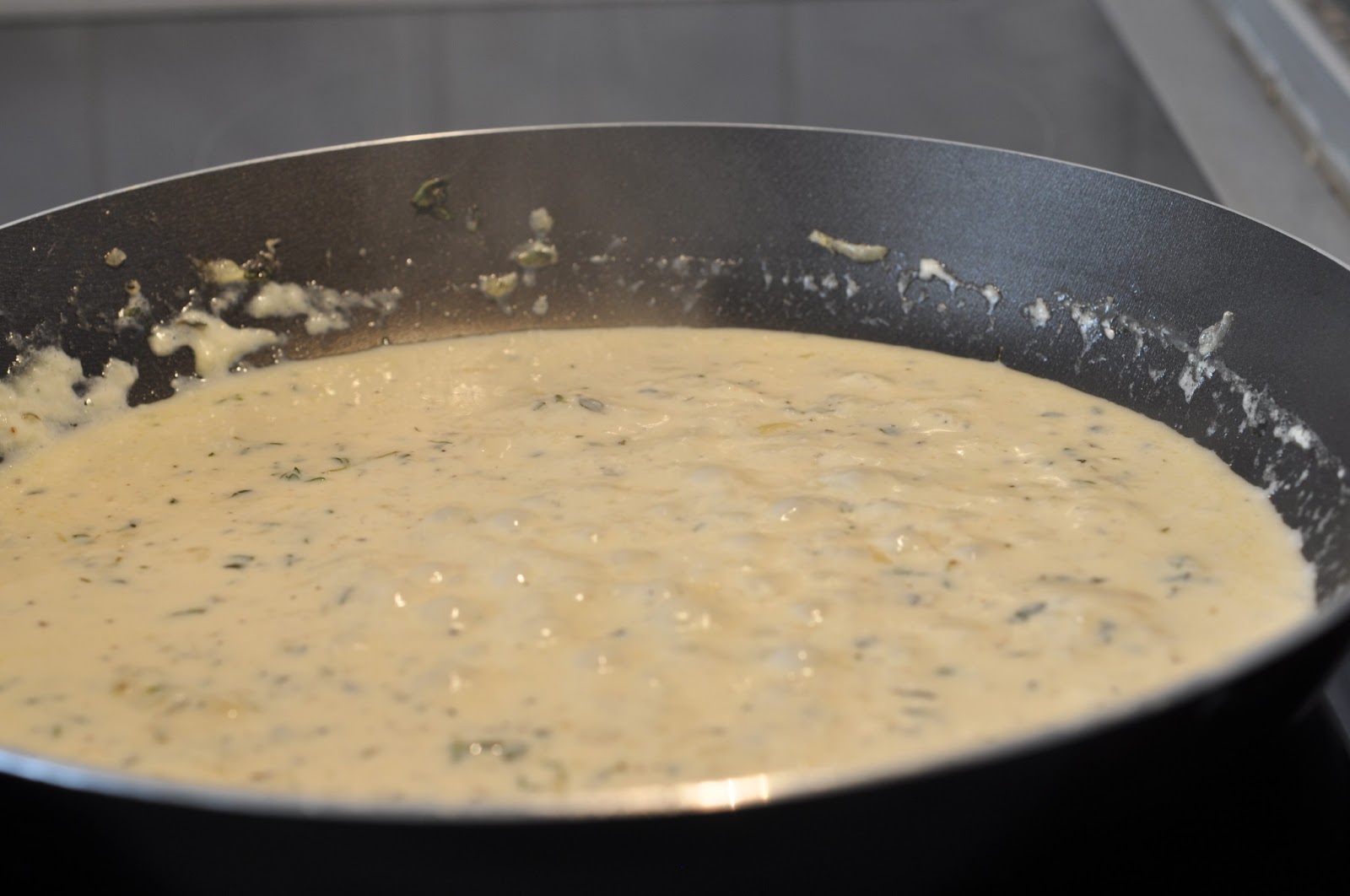 Simple Food Flaked Salmon with Fresh Lemon Thyme Sauce