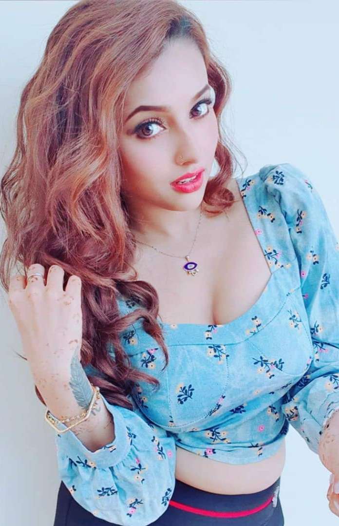 Model Pamela Mandal Photos