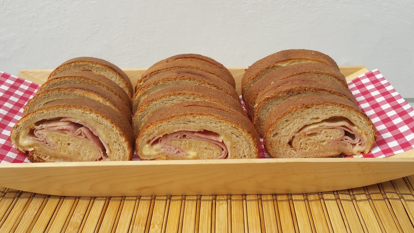 Luzmary y sus recetas caseras PAN RELLENO DE JAMÓNQUESO Y BACON