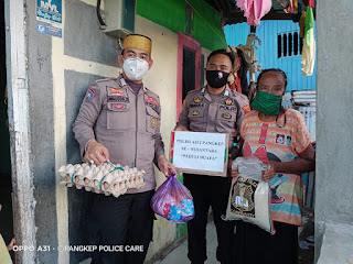 Polisi Asal Pangkep Bahu Membahu Bantu Warga dampak Covid-19 di Pangkep