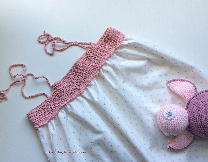 Con hilos, lanas y botones: Camisón de niña con canesú de ganchillo