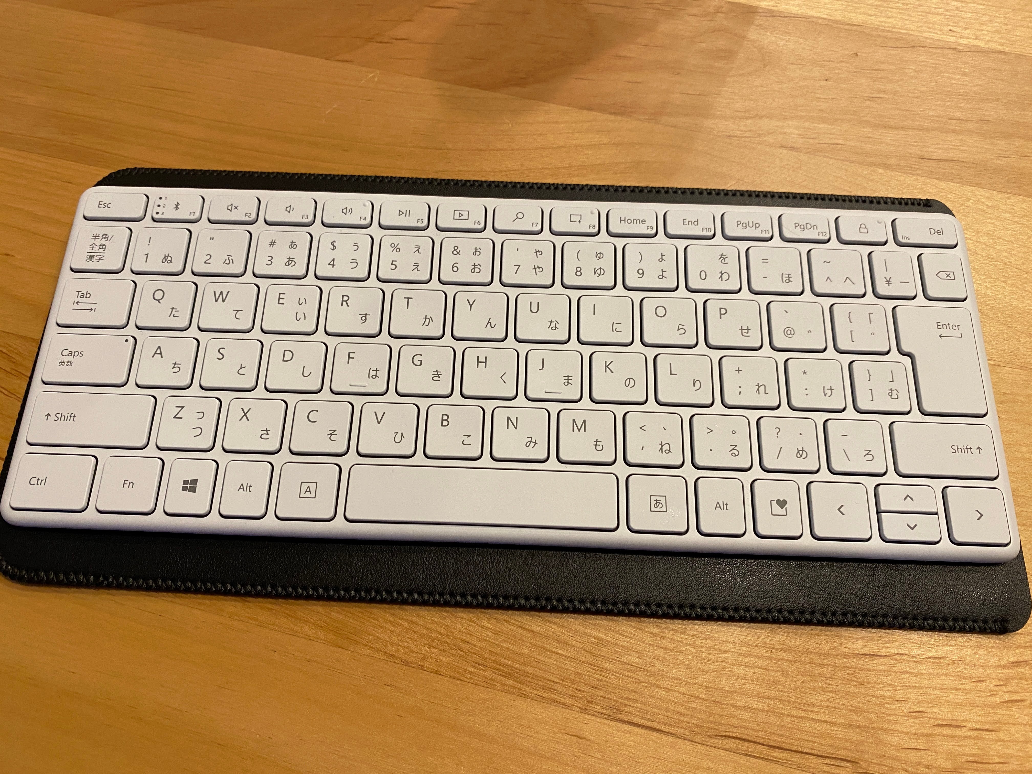 Apple マジックキーボード用のキーボードケースをMicrosoft