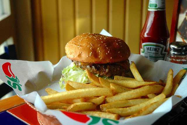 DUDE FOR FOOD: Chili's Classic Oldtimer with Cheese