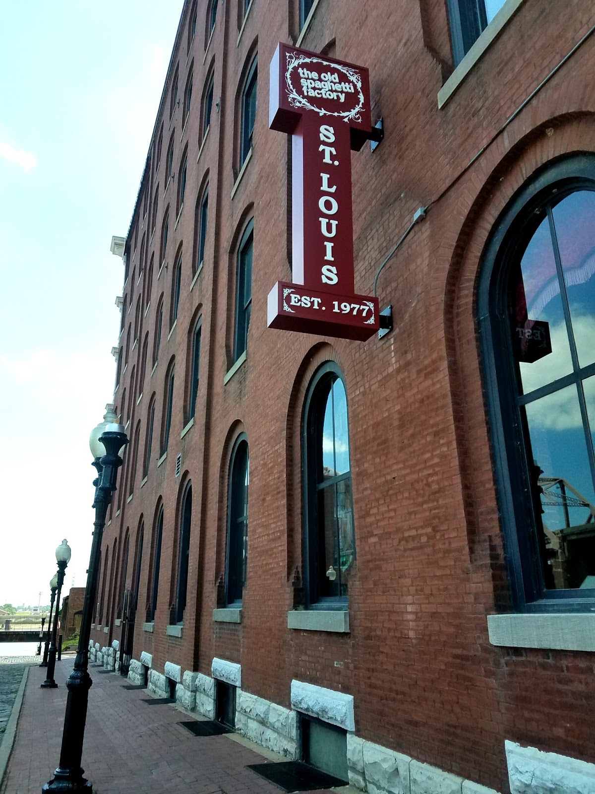 The Mandatory Mooch: Travel Bites: The Old Spaghetti Factory in St. Louis, Missouri