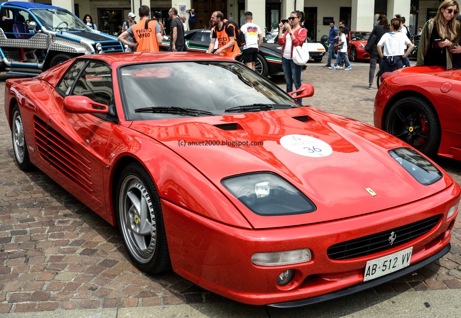 Ferrari f512m желтая
