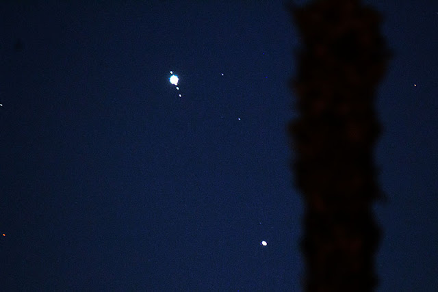 Jupiter with moons and Saturn, near horizon, DSLR, 600mm, seconds (Source: Palmia Observatory)