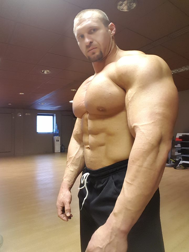 Central Training : Slovakian bodybuilder Lukas Gabris