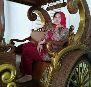 Foto Wanita di Kereta Kencana Bikin Merinding Netizen. Apa Sebabnya..??