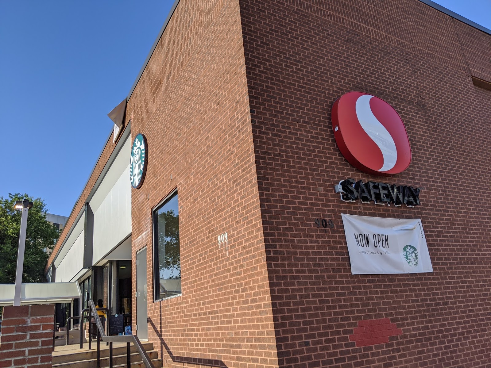 East MoCo: Starbucks now open at Thayer Avenue Safeway in Silver Spring