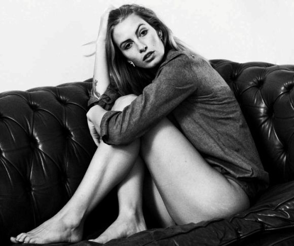 Dominique Ter Mors modelo fotografia preto e branco peitos seminua Ilja Keizer For C Heads Magazine
