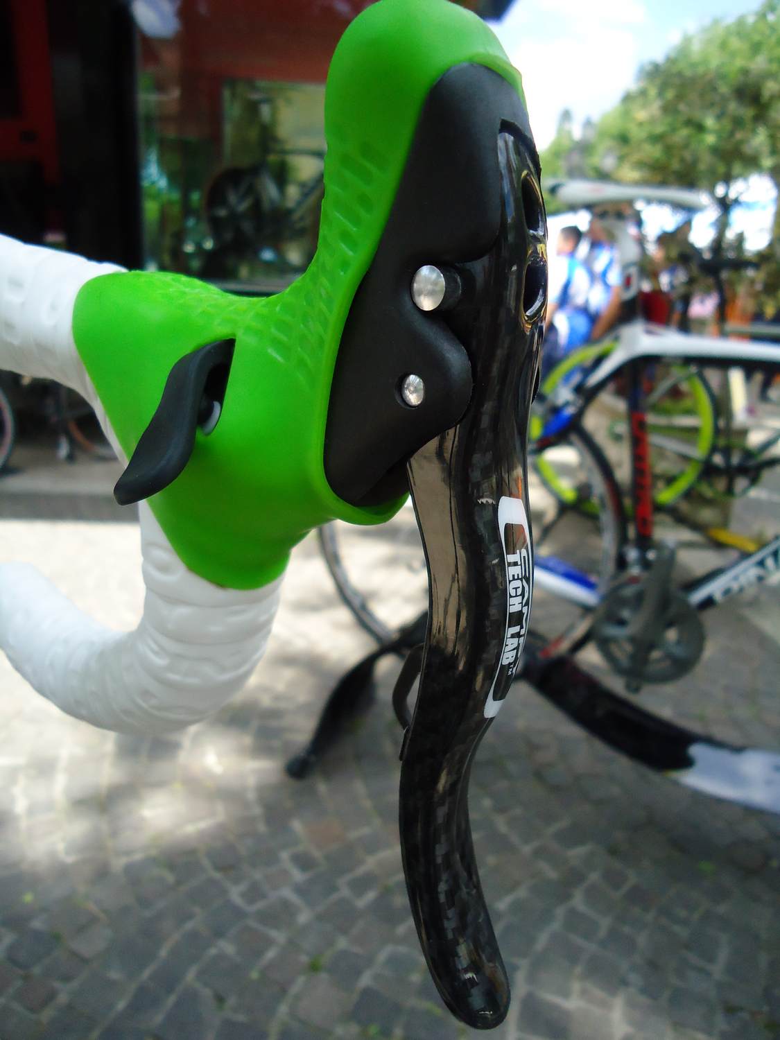 Pedalare Verso il Cielo: Campagnolo Elettronico 2011 e Pinarello Dogma 60.1  Movistar