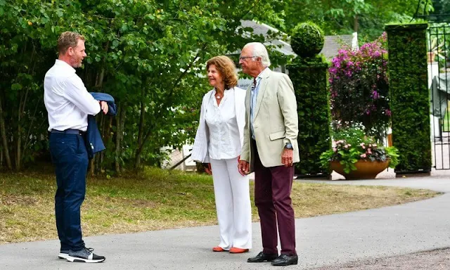King Carl Gustaf, Queen Silvia, Prince Carl Philip, Princess Sofia and Prince Julian. Princess Sofia wore a shein fringe hem rib-knit dress