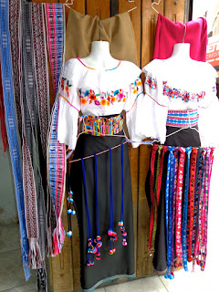 Equateur-Otavalo tenue