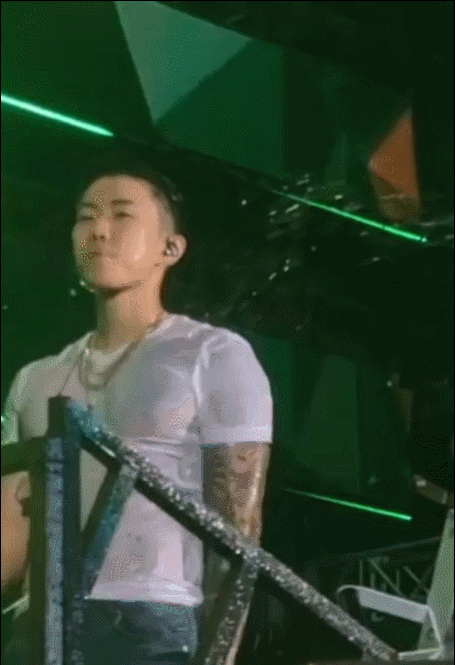yuoi87yu7o78.gif