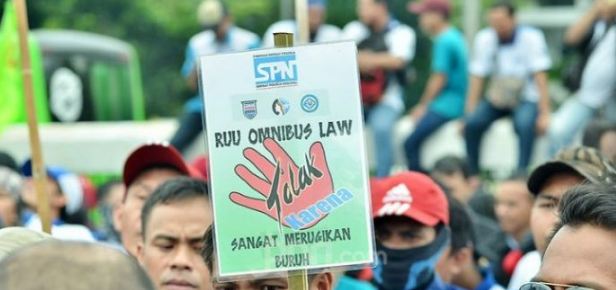 Istana Tegaskan Tak Ada Opsi Perppu Batalkan Omnibus Law Cipta Kerja Meski Didemo Rakyat Istana Tegaskan Tak Ada Opsi Perppu Batalkan Omnibus Law Cipta Kerja Meski Didemo Rakyat