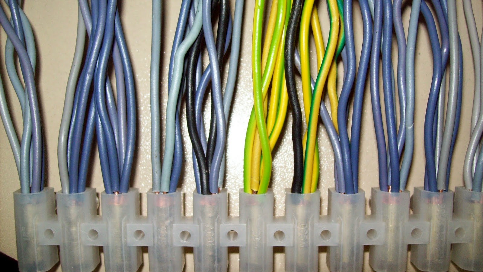 FORMACIÓN PROFESIONAL BÁSICA. Electricidad-Electrónica: TIRA DE ...