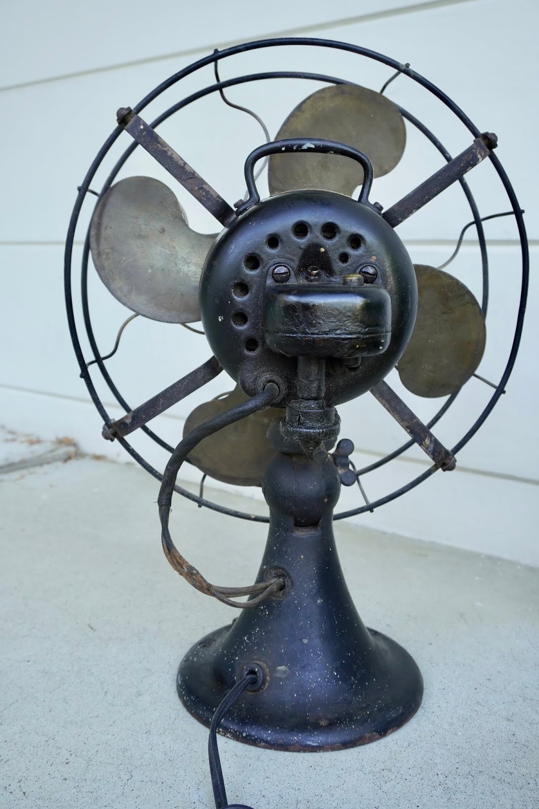 Early Electric Fans (Be sure to check the ARCHIVE on sidebar at right