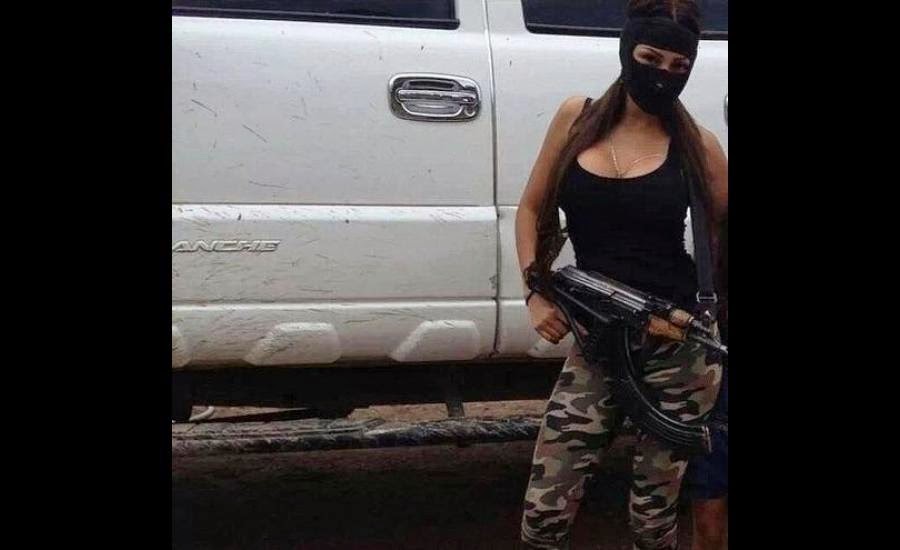 Fotografías De Las Curvas Armas Y Poder De Las Mujeres Del Narco El Diario De Coahuila